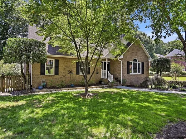 5009 Meadow Hill Ct, Winston Salem, NC 27106