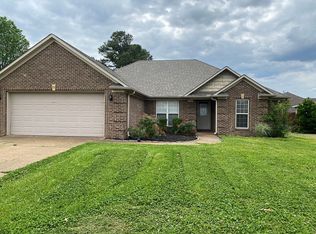 27 Grove Hill Ln, Jackson, TN 38305