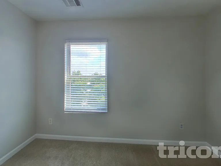 438 Lake Ridge Ln — Photo 12