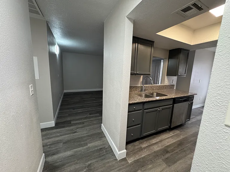 2829 Wheelwright Dr #B — Photo 4