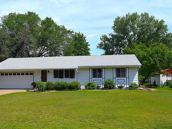 2nd image of 673 109th Ln NE
