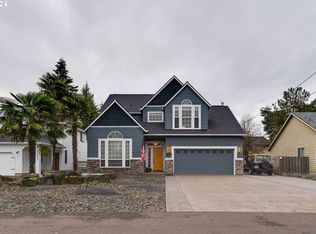 876 SE Locust St, Dundee, OR 97115