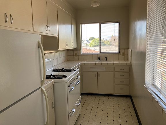 3rd image of 220 Jessie Ln APT 5