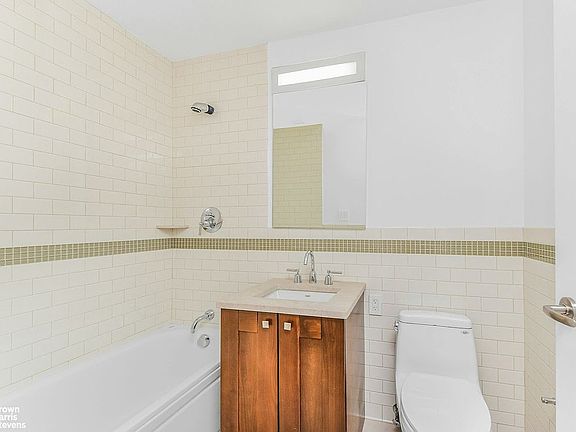 5th image of 640 W 237th St APT 10C
