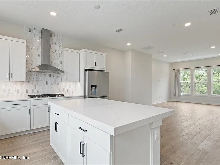 2056 Prudential Dr — Photo 8