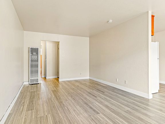 3rd image of 2535 75th Ave #1