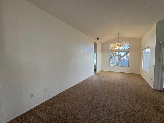 3rd image of 11580 Mountain Meadow Dr