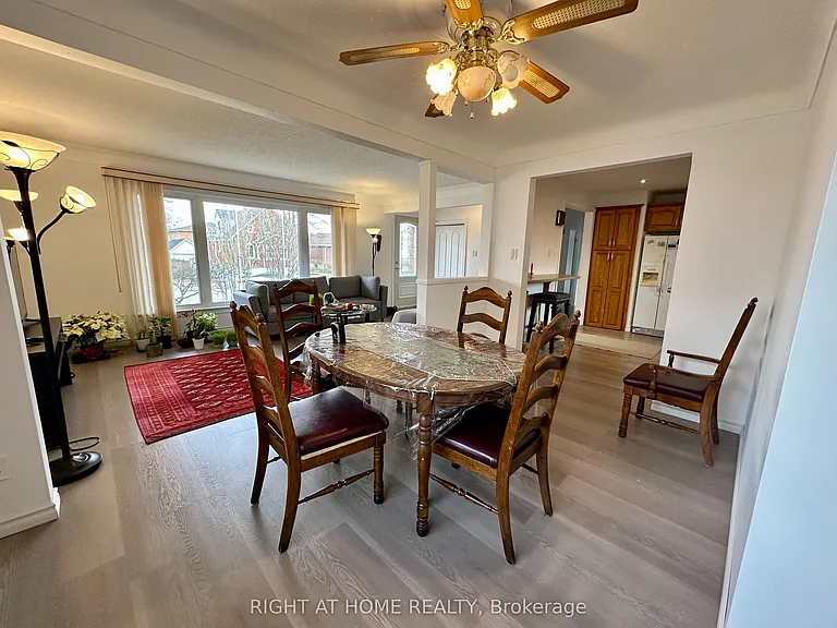 16 Rowanwood Ave — Photo 7