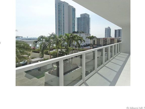 4th image of 600 NE 27th St APT 903
