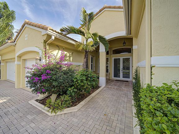 3rd image of 1570 SW 155th Avenue