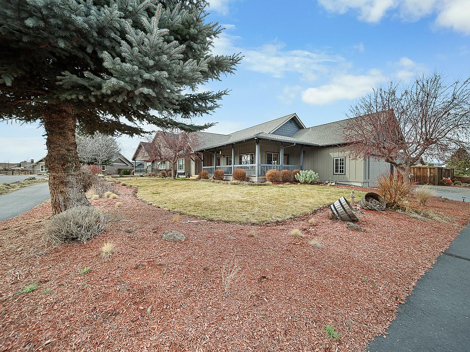 1st image of 147 NW Saddlehorn Ct