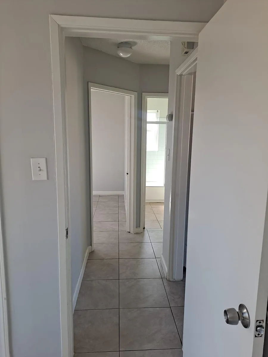 Building Photo - 1765 Cedar Ave #10-B