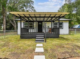 1910 W Knights Griffin Rd, Plant City, FL 33565