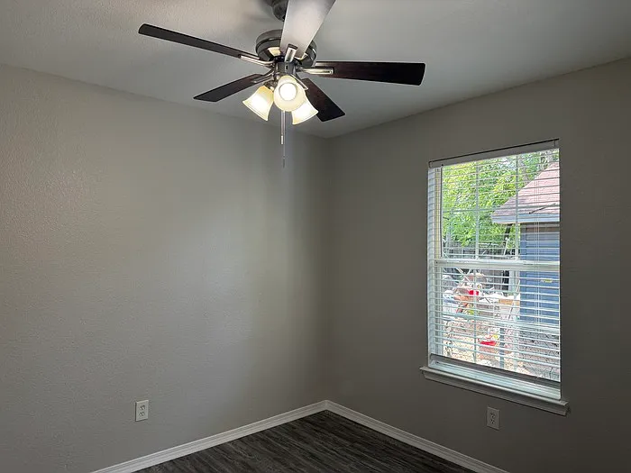 4934 Kildare Ave — Photo 10