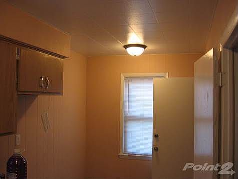 Eat In Kitchen (Lower Unit)