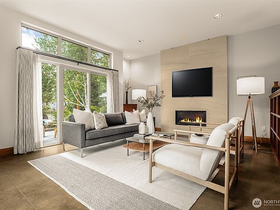 3rd image of 10644 Bartlett Avenue NE