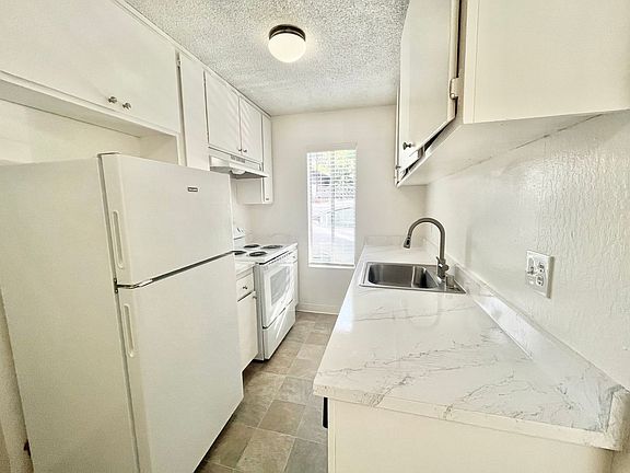 5th image of 2421 E St APT 9