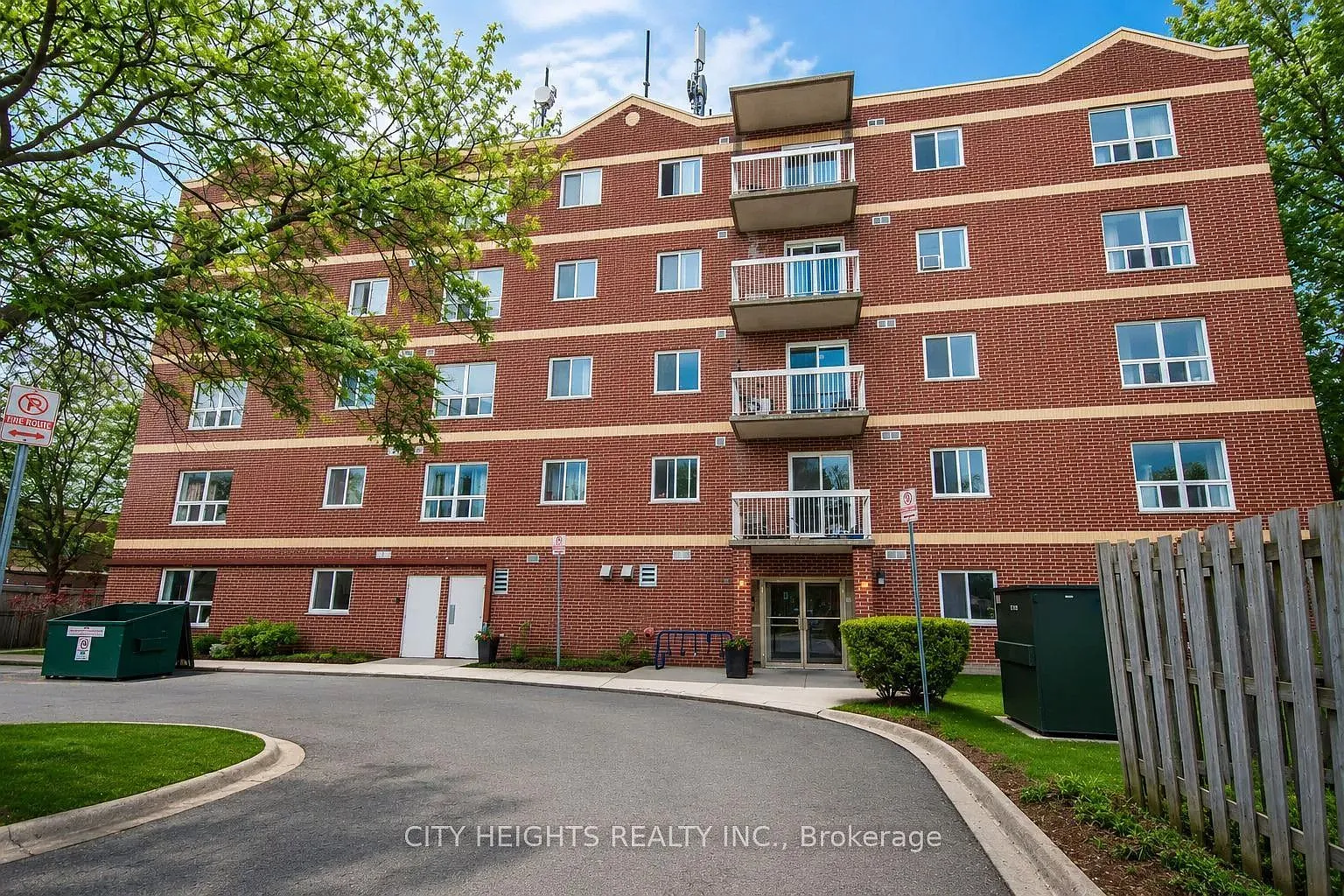 3 bed, $1,800 — Photo 1