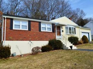 39 Sunflower Rd, Holbrook, MA 02343
