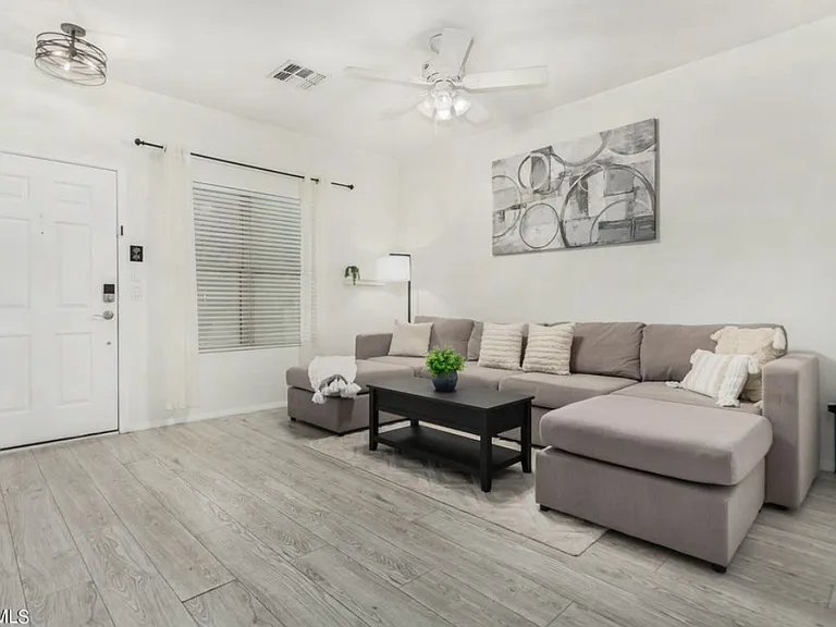 1886 E Don Carlos Ave #139 — Photo 5