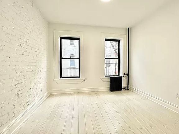 4th image of 229 E 10th St APT 1