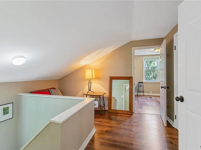 562 Buckingham Ave — Photo 26