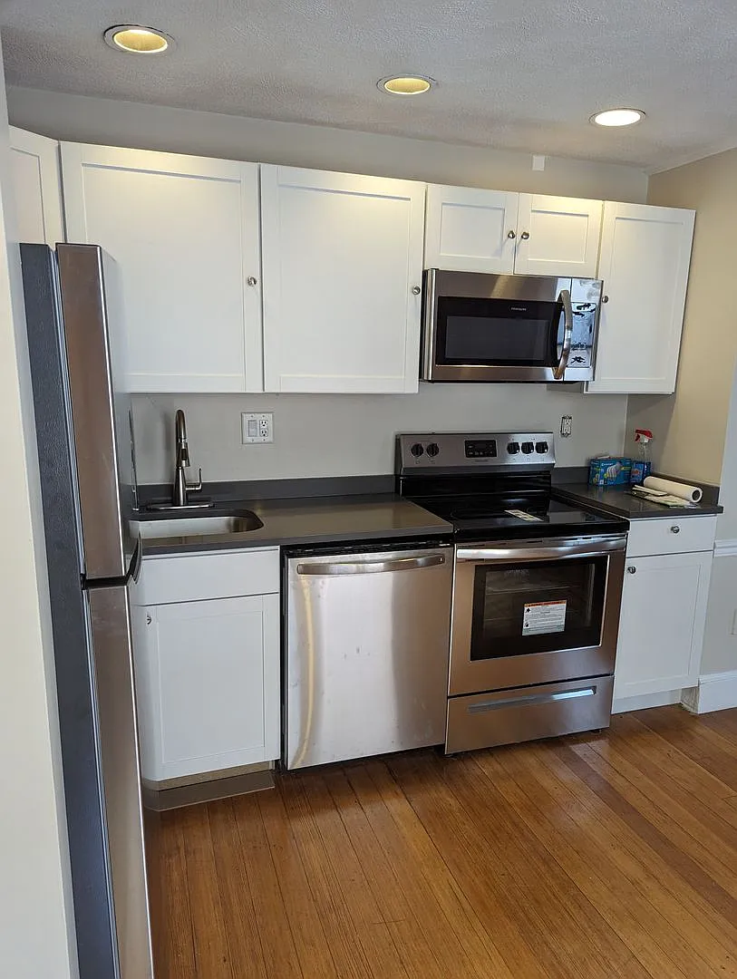 September 1 - Brighton Cleveland Circle 2 bedroom for 9/1! — Photo 1