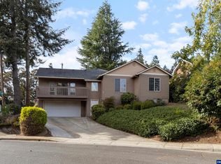 1695 Hillcrest Ct NW, Salem, OR