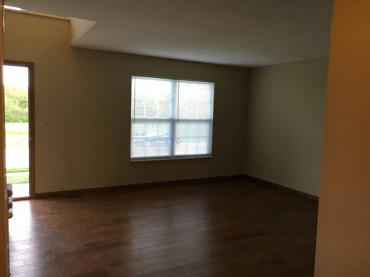 2 bed, 1.5 bath, 1280 sqft, $1,525 — Photo 2