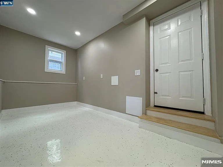 8 Dohrman Ave — Photo 18