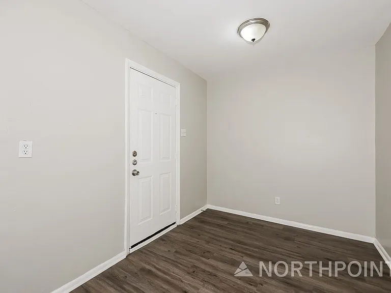 720 Emberwood Dr — Photo 6