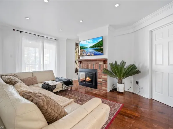 2110 Cleaver Ave #242, Burlington, ON L7M 3Z4