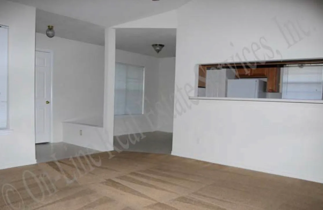 3 bed, 1187 sqft, $1,425 — Photo 2