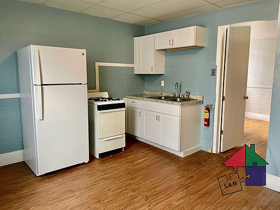 2nd image of 35 Merchant St APT 3
