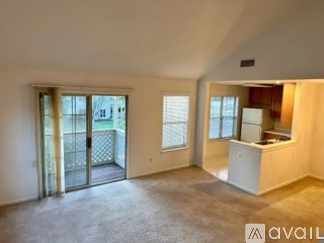 2410 Foxmeadow Cir #2410 — Photo 3