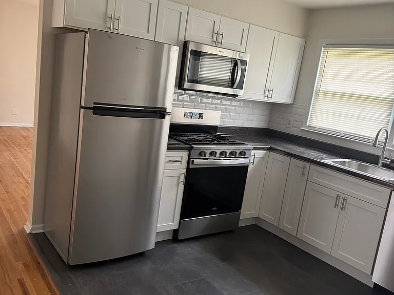 249 N Middletown Rd — Photo 33