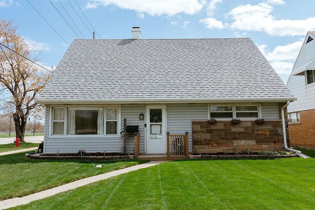 17003 Oakwood Ave photo 1