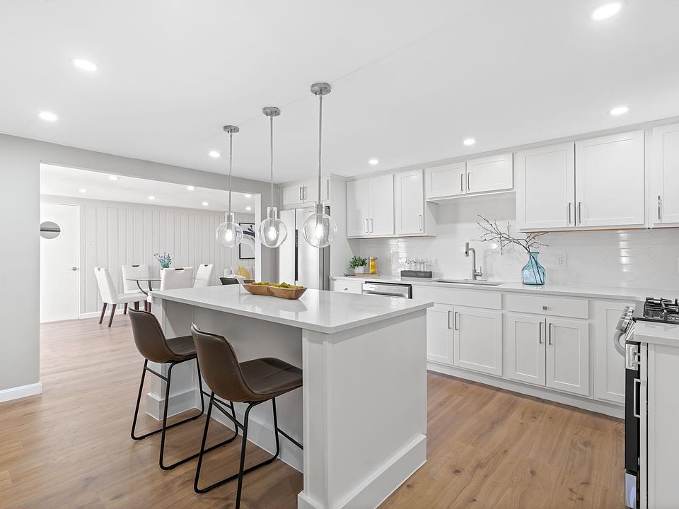 1st image of 734 W Hollis Street