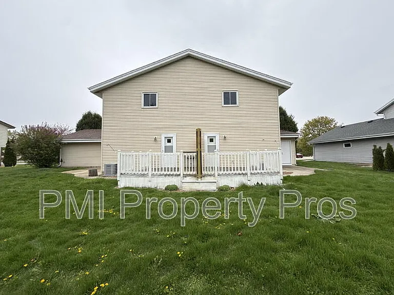 8150 S 88th St — Photo 4