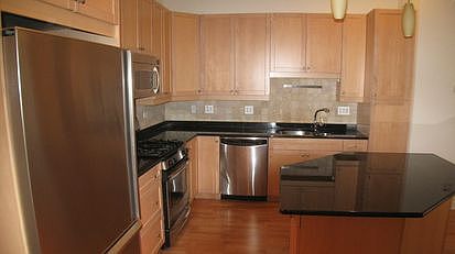 4th image of 819 Foster St APT 1S