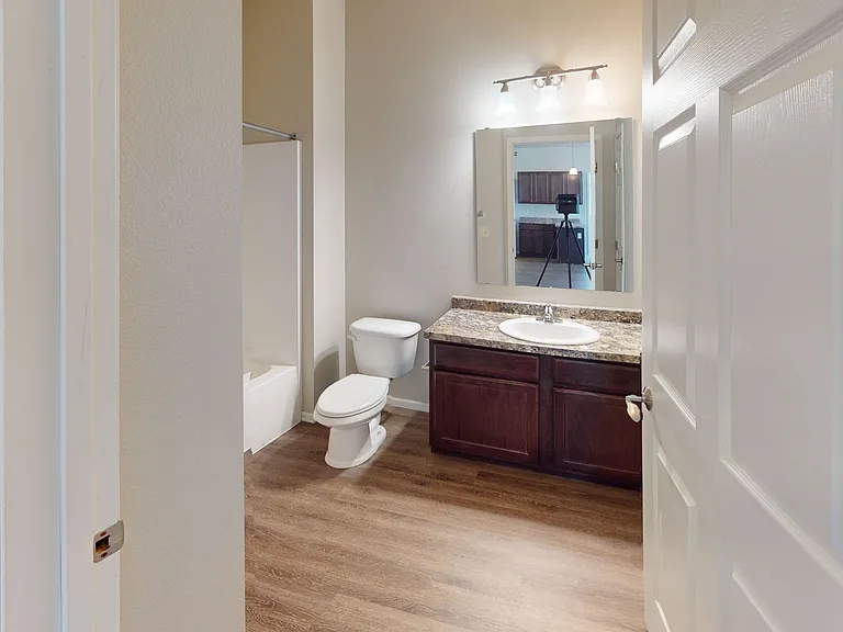 Burlington Apartments — Photo 31