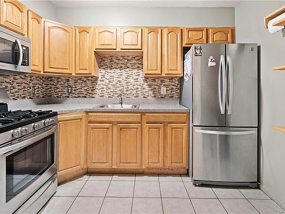 3rd image of 1104 Forest Ave