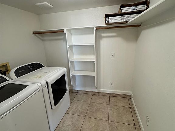 5th image of 26295 Dillon Way