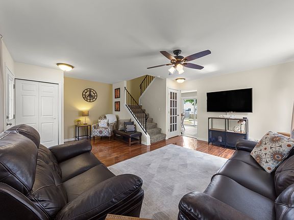 4th image of 1142 Greensfield Dr