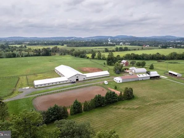 210 Oberholtzer Rd, Gilbertsville, PA 19525