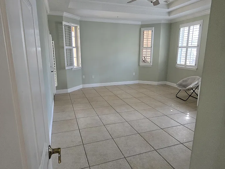 502 W Lester Rd — Photo 9