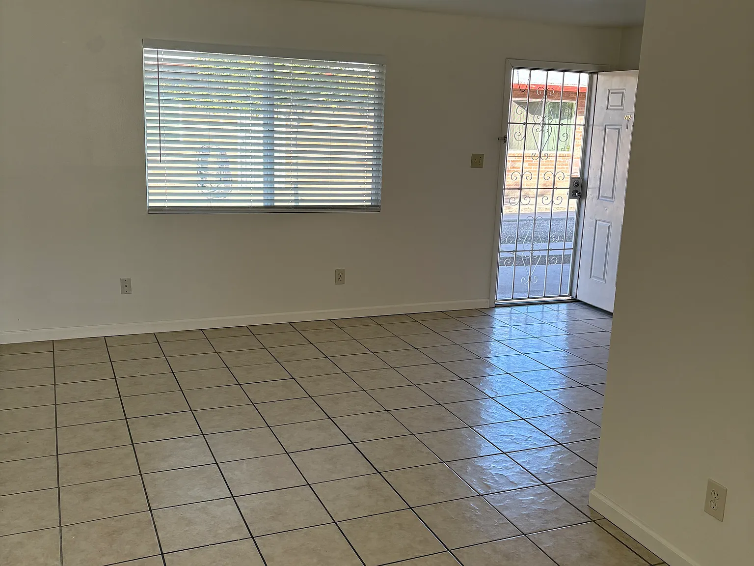 2 bed, 900 sqft, $1,100 — Photo 4