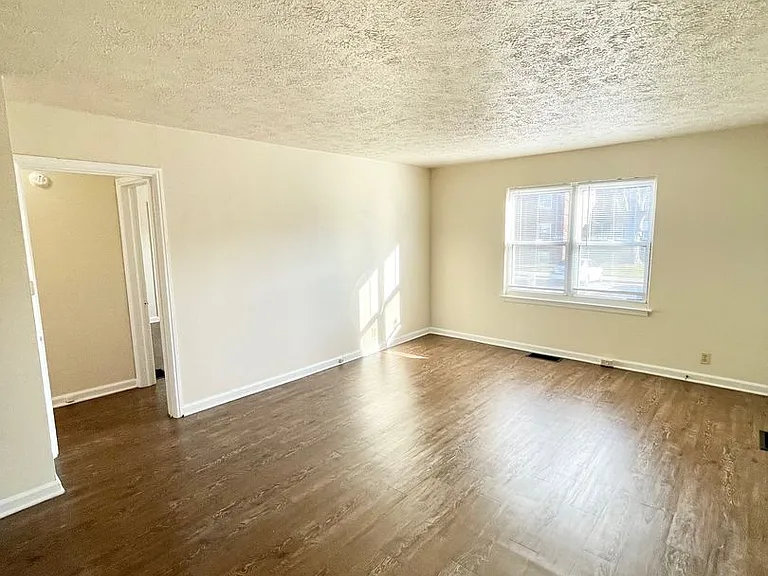 Nola Court Apartments — Photo 90