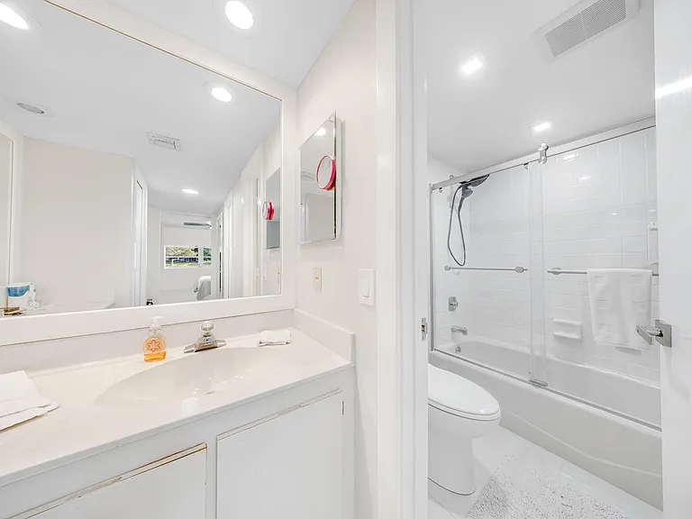 4261 W Palm Aire Dr #204 — Photo 31