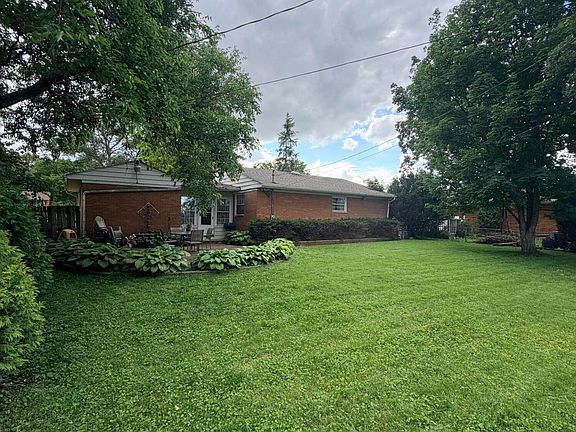 5th image of 100 Inwood Rd